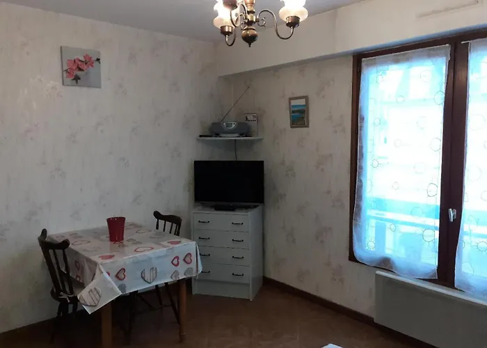 Le Chateau Durieux 4 - Petit Accueillant, Proche Tous Commerces ! Mae-7714 *